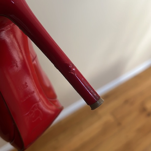 STEAL OF THE DAY AUTHENTIC - FLASH TODAY ONLY ⭐️✨LOUBOUTIN RED HEELS👠 - Picture 12 of 17